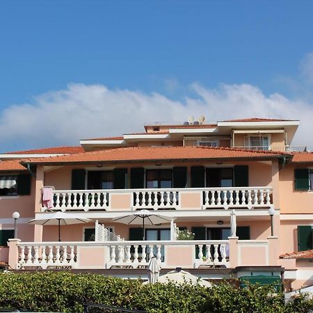 Del Prado Aparthotel Riva Ligure Exterior photo