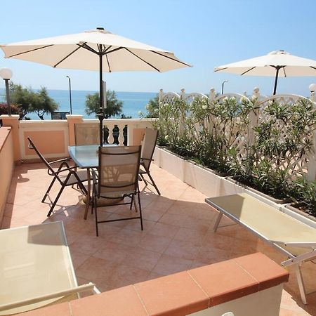 Del Prado Aparthotel Riva Ligure Exterior photo