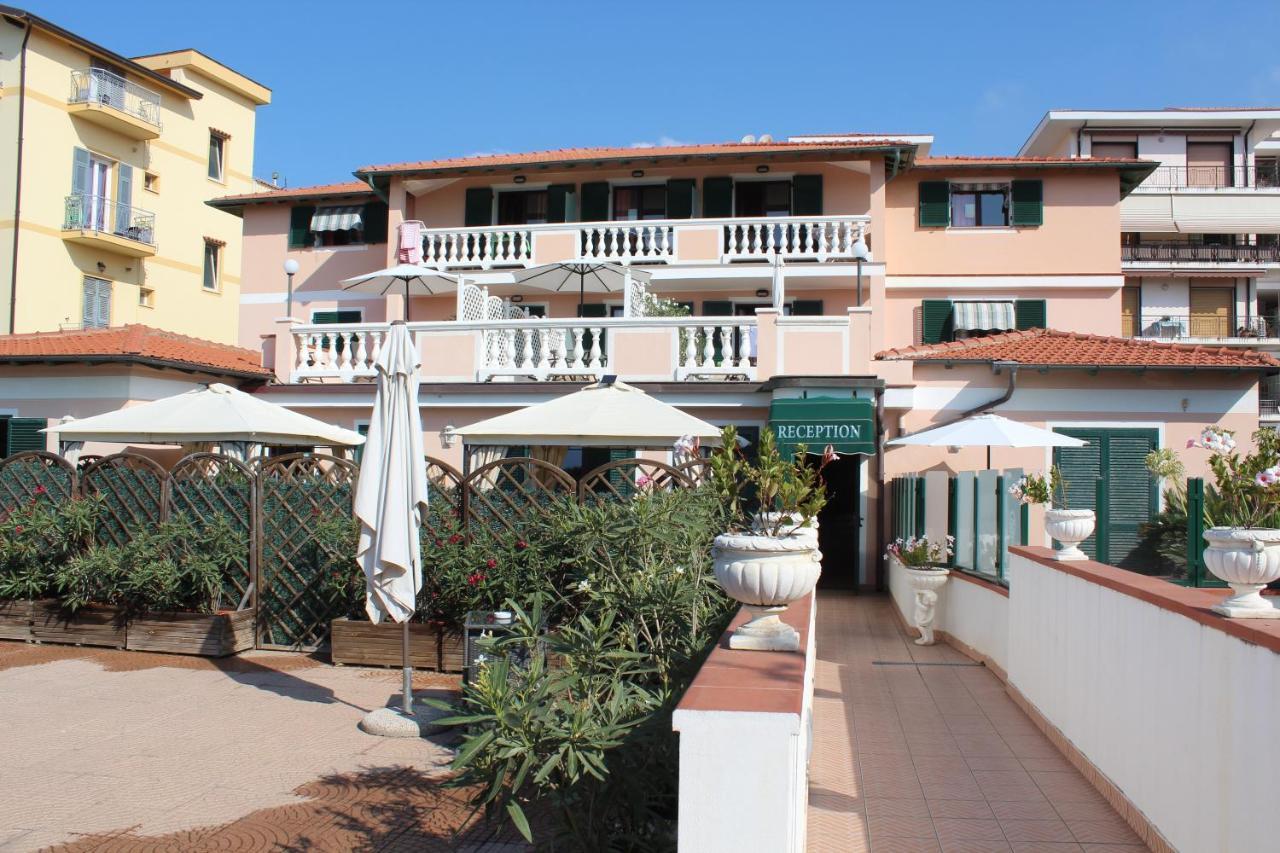 Del Prado Aparthotel Riva Ligure Exterior photo