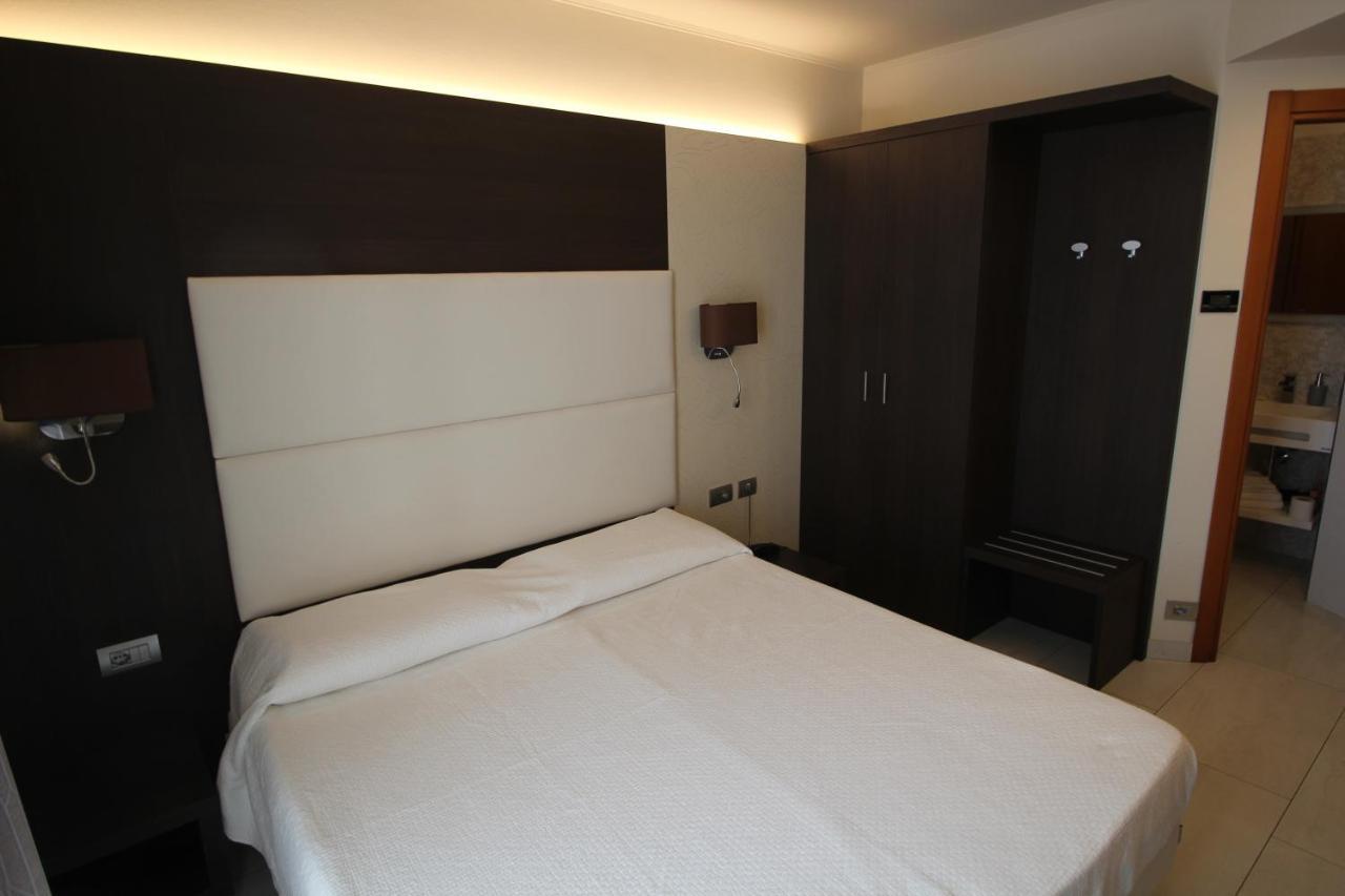 Del Prado Aparthotel Riva Ligure Exterior photo