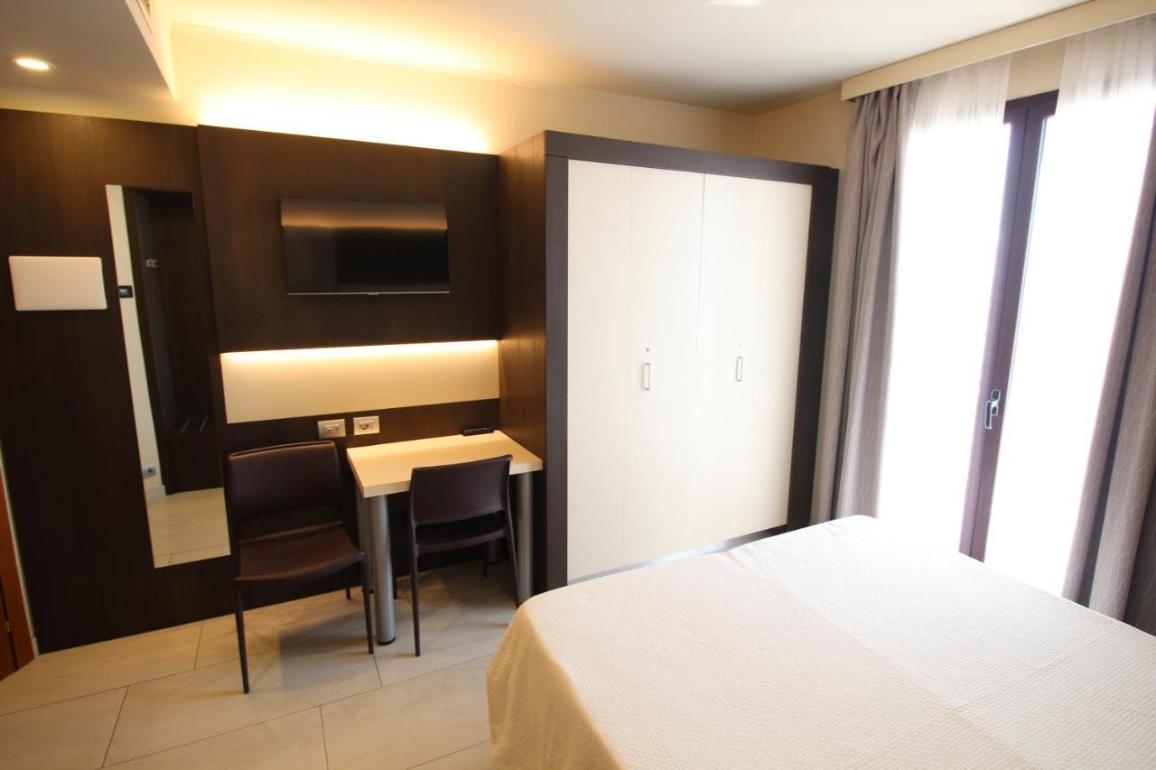 Del Prado Aparthotel Riva Ligure Exterior photo