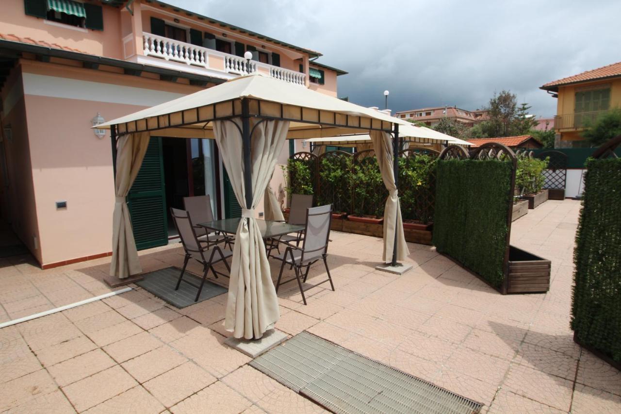 Del Prado Aparthotel Riva Ligure Exterior photo