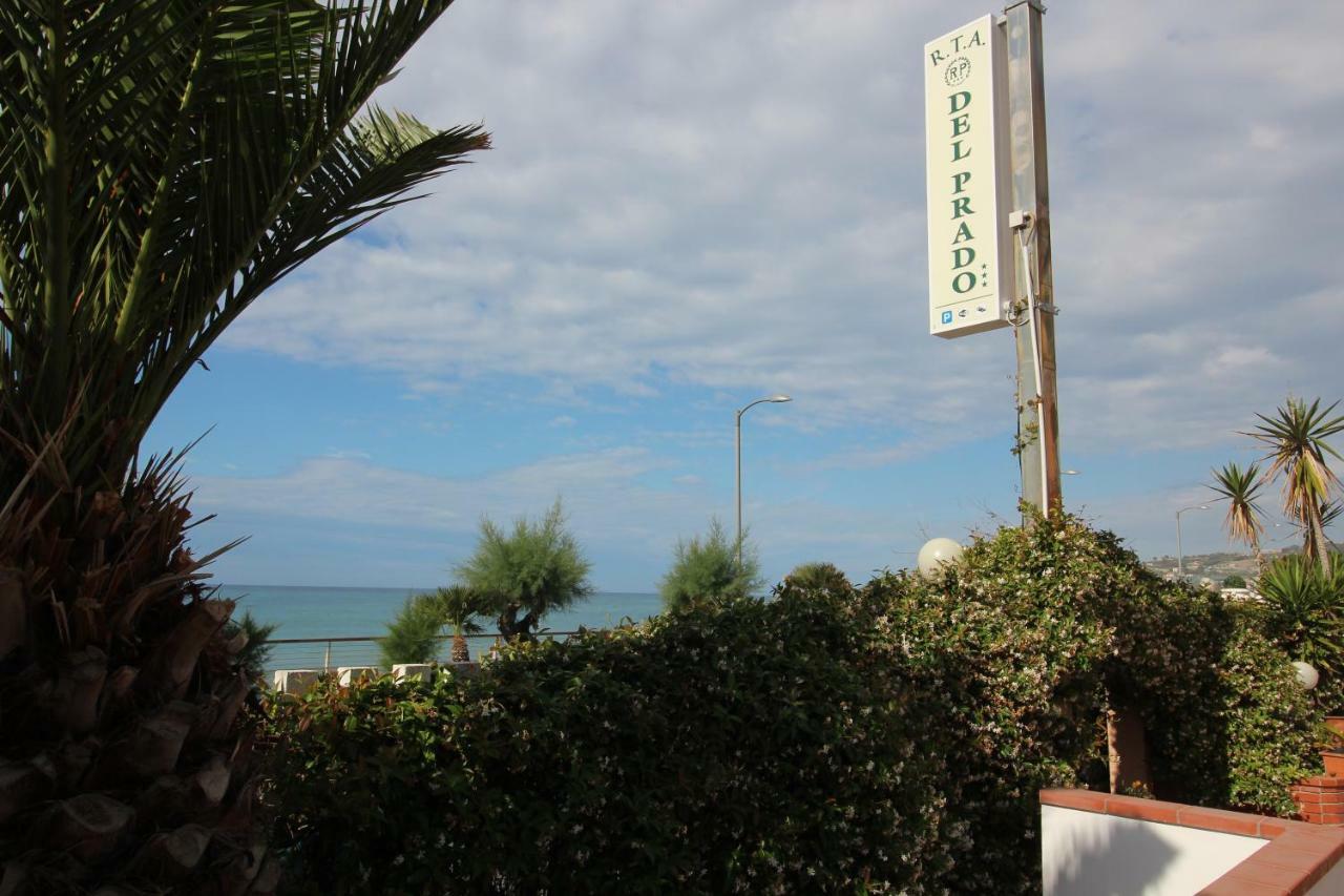 Del Prado Aparthotel Riva Ligure Exterior photo