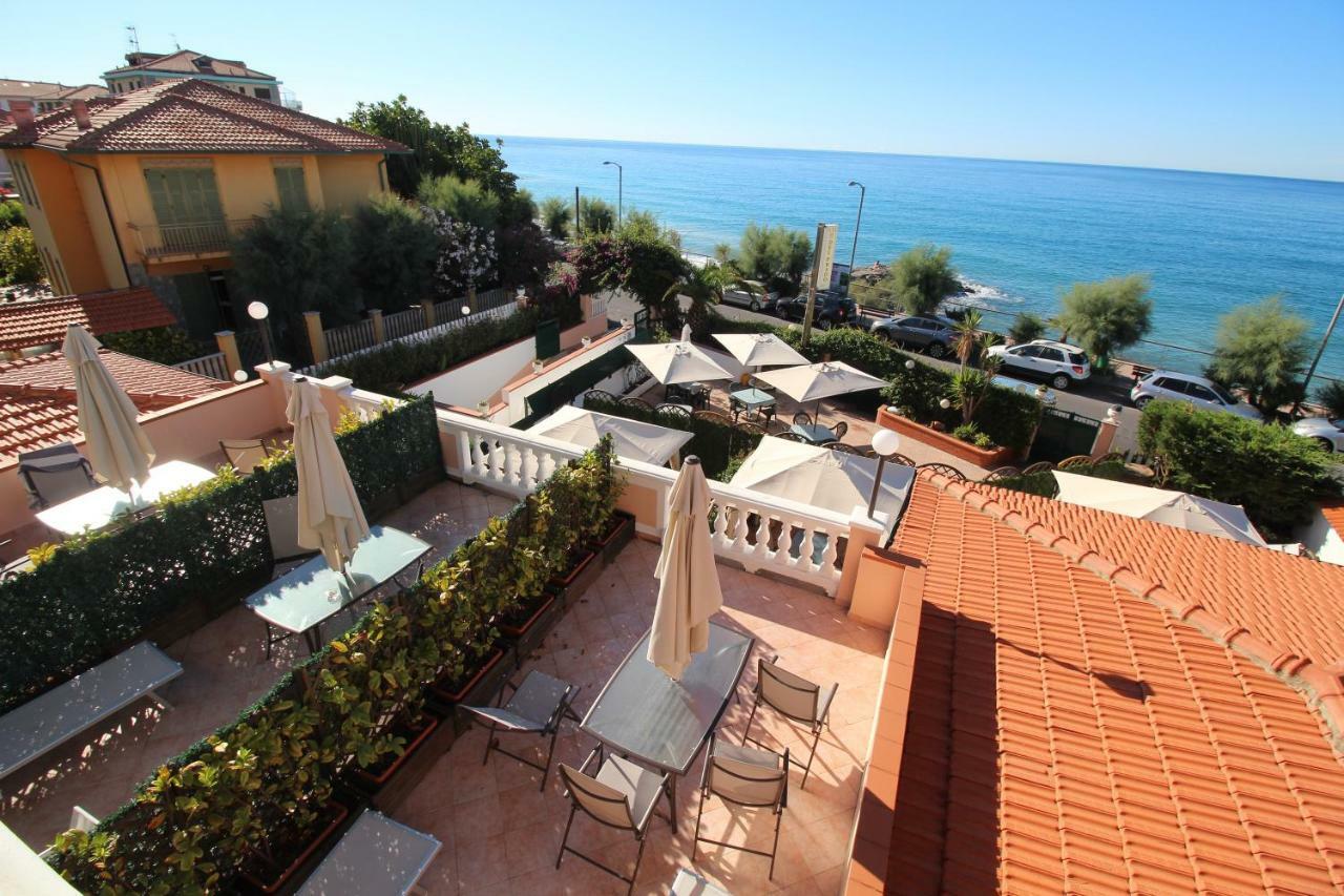 Del Prado Aparthotel Riva Ligure Exterior photo