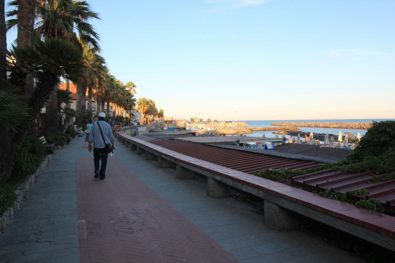 Del Prado Aparthotel Riva Ligure Exterior photo