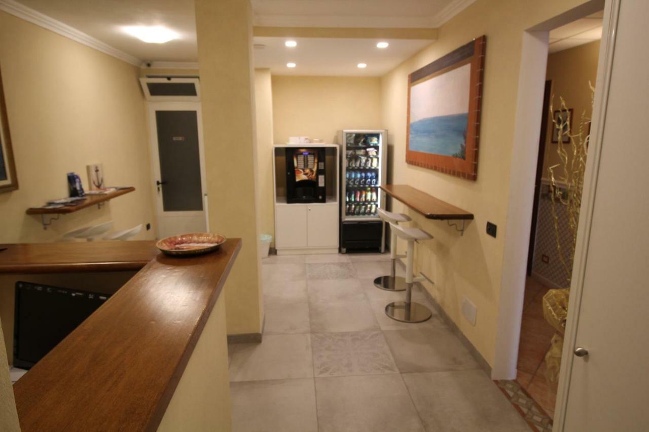 Del Prado Aparthotel Riva Ligure Exterior photo
