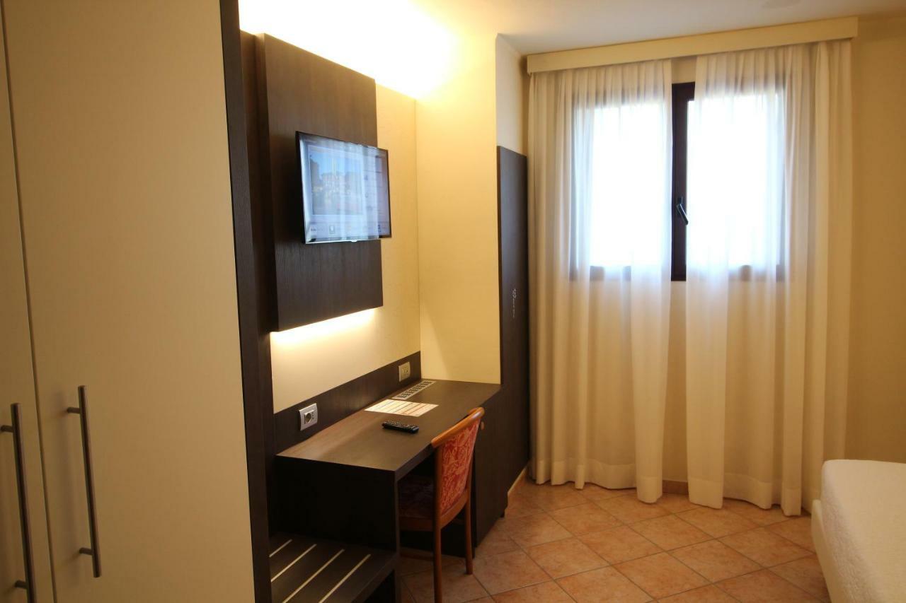 Del Prado Aparthotel Riva Ligure Exterior photo