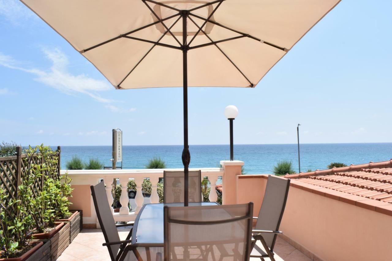 Del Prado Aparthotel Riva Ligure Exterior photo