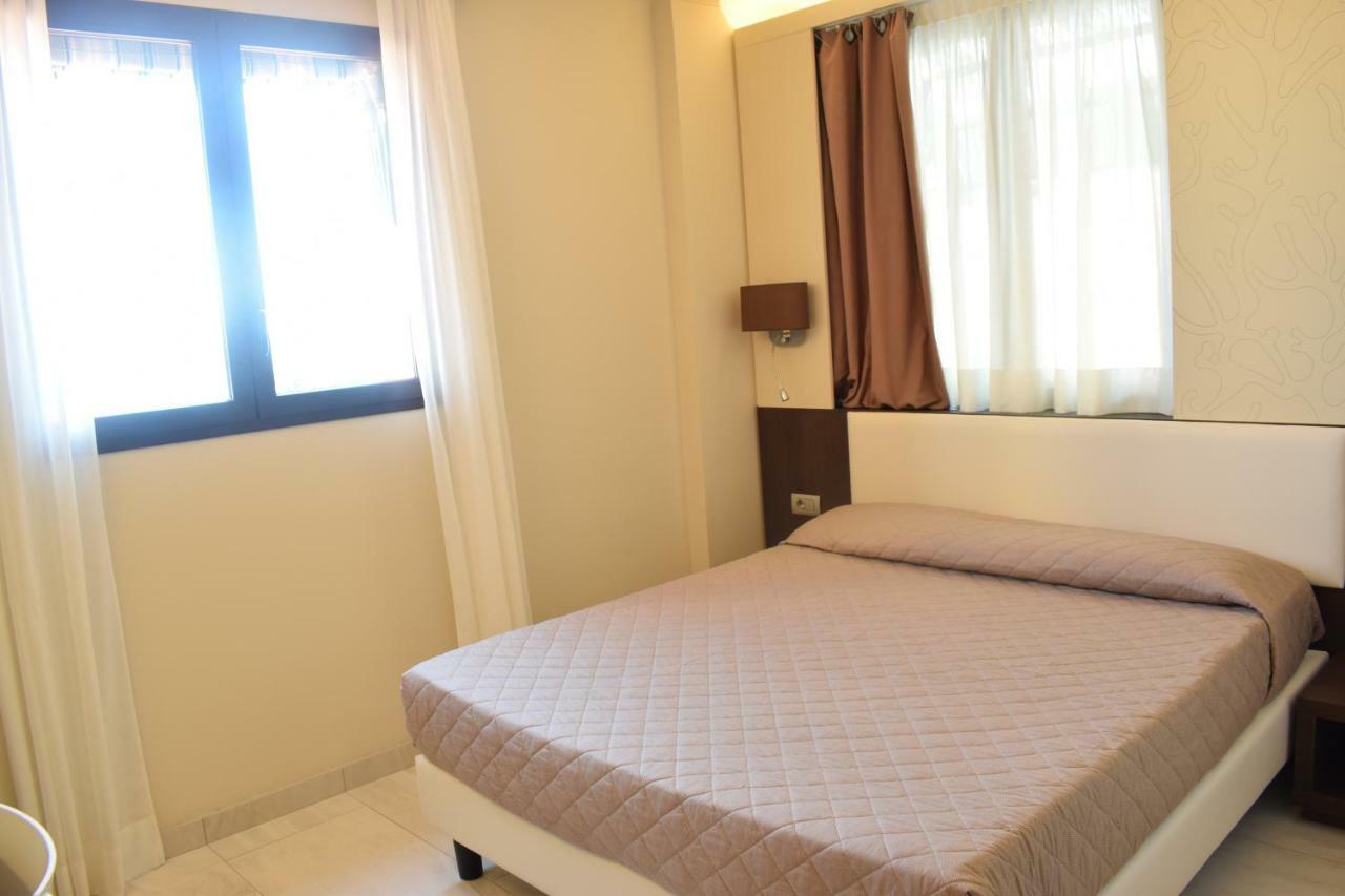 Del Prado Aparthotel Riva Ligure Exterior photo