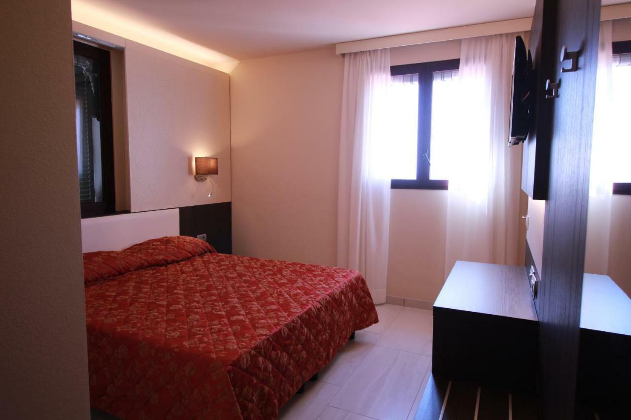 Del Prado Aparthotel Riva Ligure Exterior photo